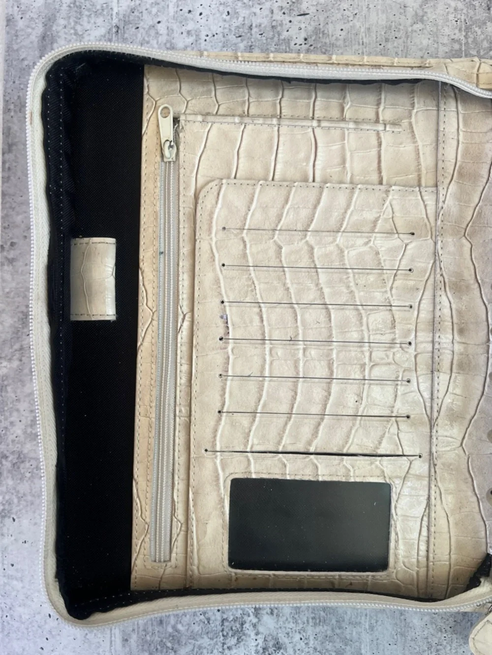Franklin Covey Cream Faux Croc-Embossed Leather Zipper Binder